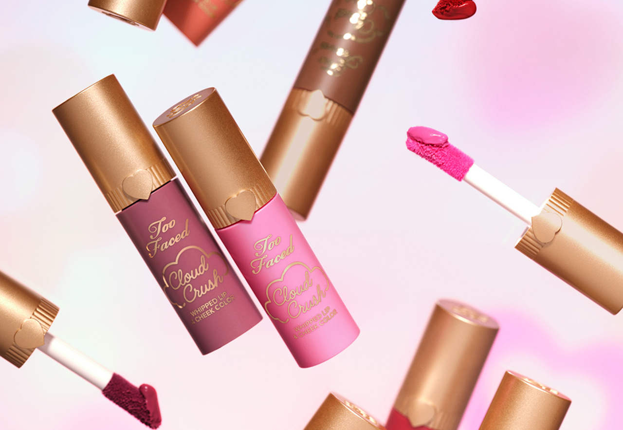 Too Faced amplia coleção Cloud Crush com novo blush - Divulgação