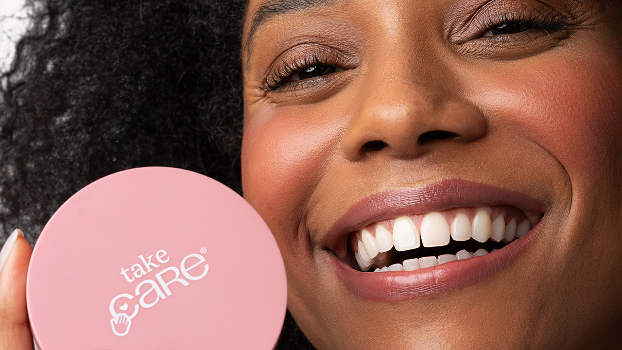 Care Natural Beauty lanca edicao especial do Duo Iluminador Blush em apoio ao Outubro Rosa - Divulgação