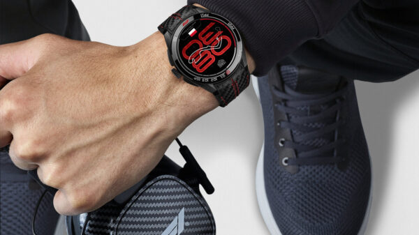 TAG Heuer lança o novo Connected Calibre E5 45mm x Formula 1 - Divulgação