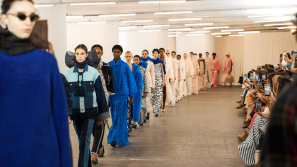 Eudora Siàge assina beleza no desfile de Paula Raia - Divulgação