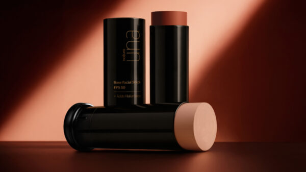 Natura Una lança Base Stick FPS 50 - Divulgação