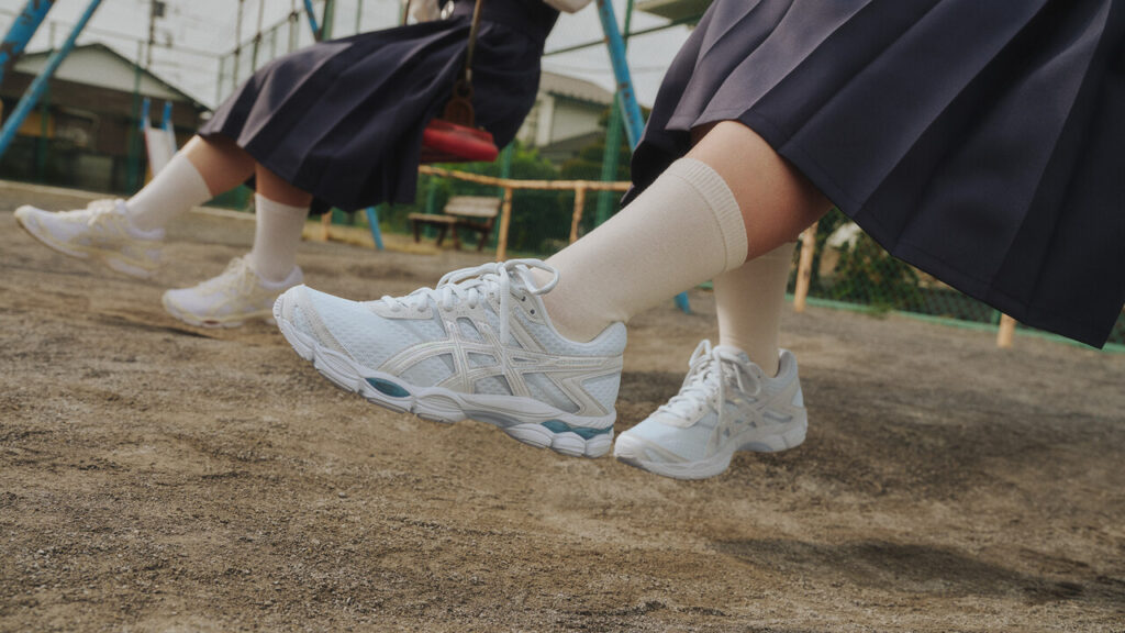 O tênis retrô da ASICS que voltou GEL-CUMULUS 16 aposta em conforto e estilo urbano - Divulgação