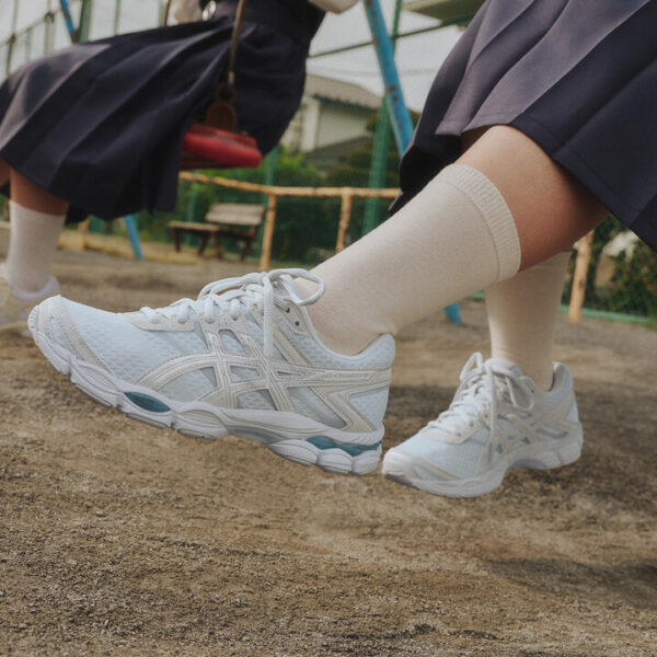 O tênis retrô da ASICS que voltou GEL-CUMULUS 16 aposta em conforto e estilo urbano - Divulgação